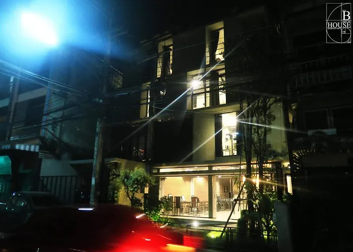 B Arch House Hotel And Cafe Ll No Parking Ll